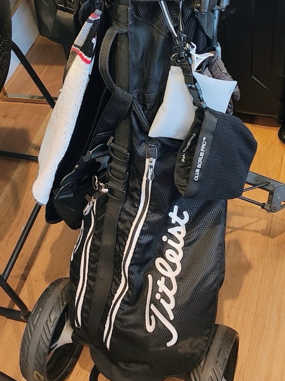 Titleist Black and White Golf Carry Bag Strap Included